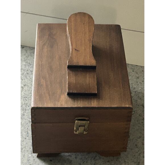 Vintage Footed Shoe Shine Box-Solid Wood-Latch-Hinges-Dovetail Joints 11x7.5x8 - Picture 1 of 7